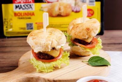 Receita de mini-hambúrguer no pão de alho bolinha