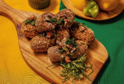 Receita de Bolinho de feijoada com couve e bacon | Churrascast