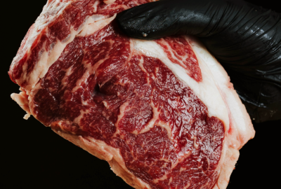 Como descongelar carne de forma segura e rápida