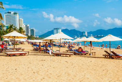 Churrasco na praia: dicas práticas para curtir o verão com muito sabor